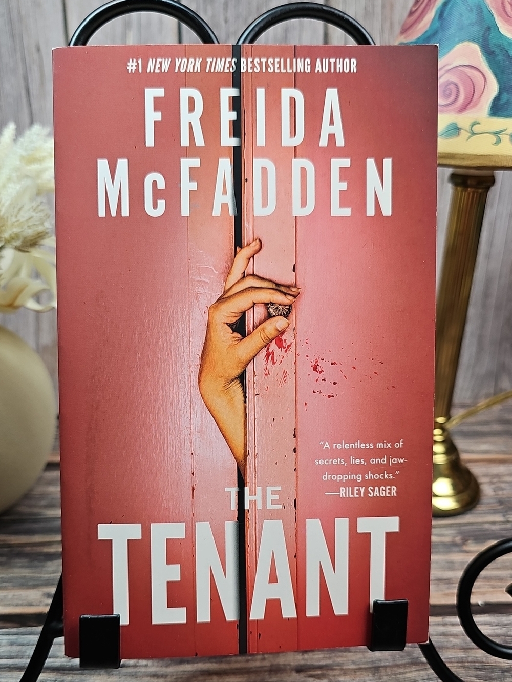 FREIDA McFADDEN THE TENANT PAPERBACK BOOK